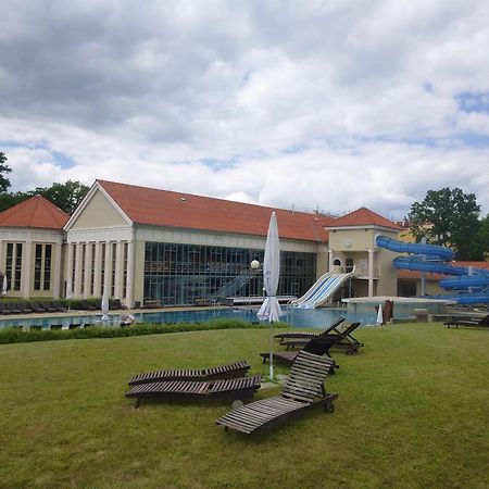 扎提斯弗朗齐谢克拉则尼酒店 Františkovy Lázně 外观 照片